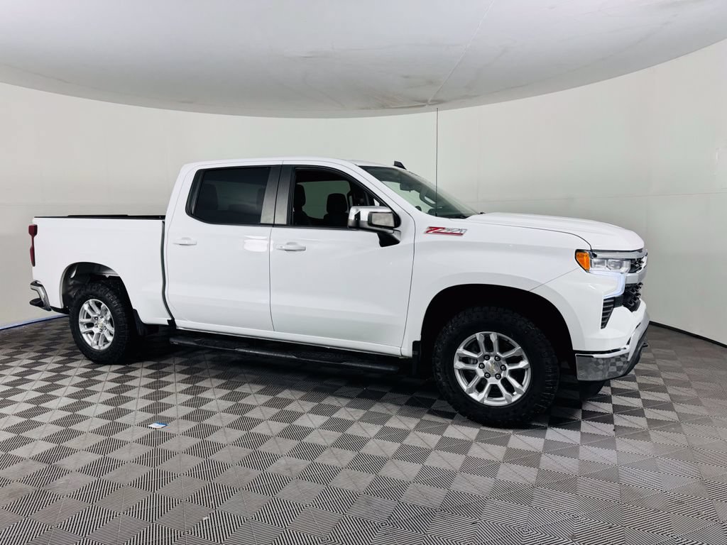 Used 2023 Chevrolet Silverado 1500 LT w/ Z71 Off-Road Package AWD/4WD image 2