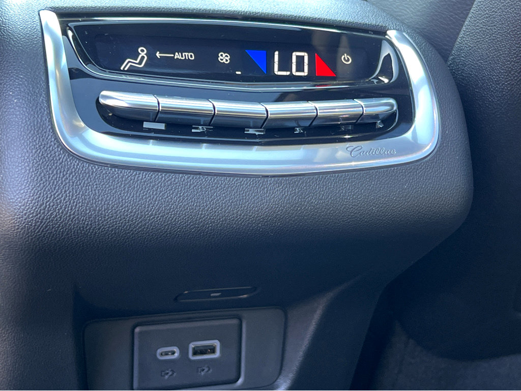 New 2025 Cadillac XT6 Luxury image 25