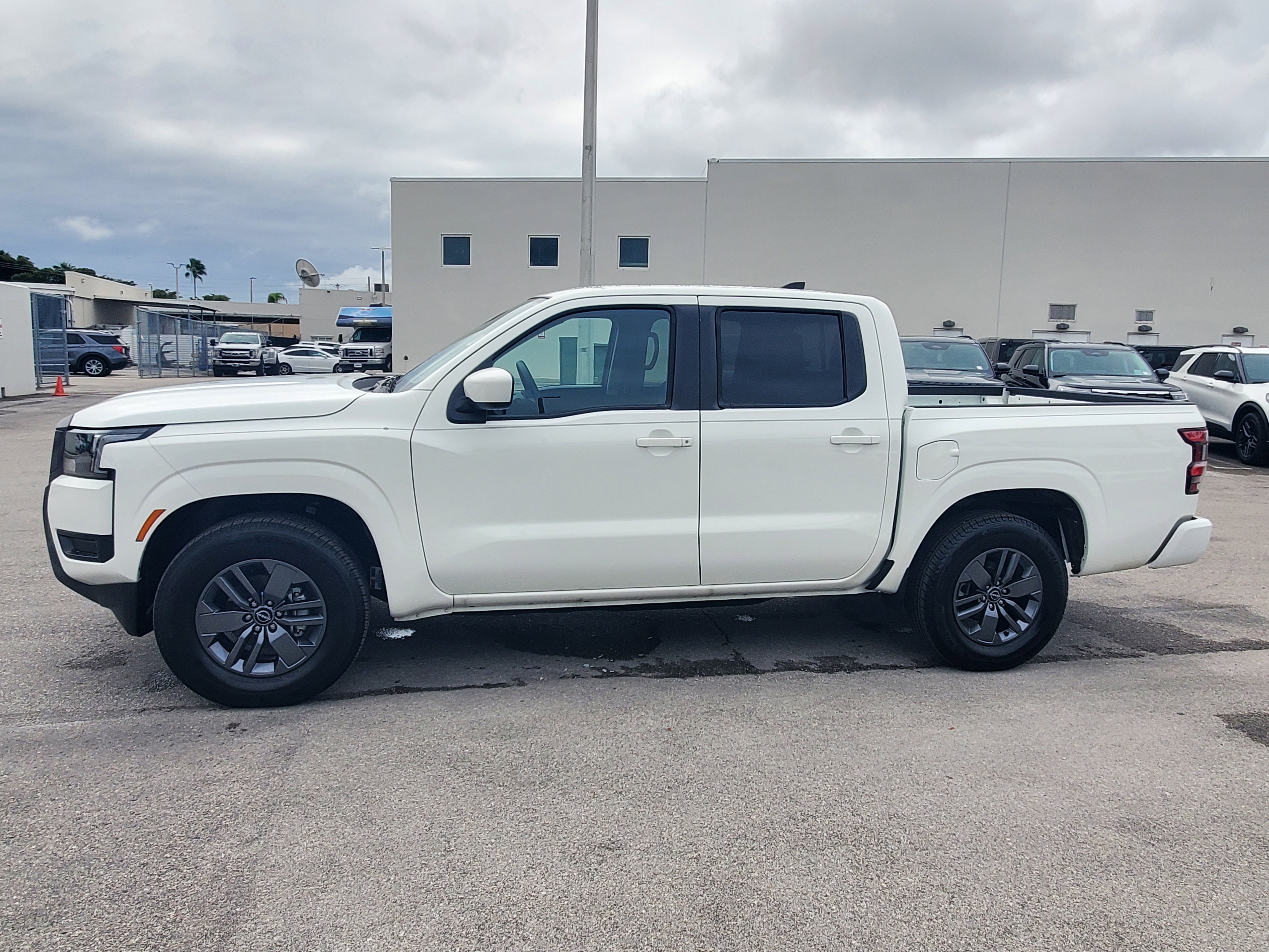 Certified 2025 Nissan Frontier SV image 8