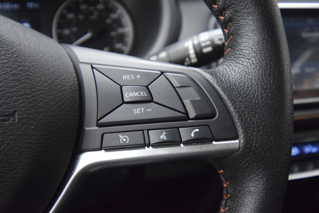Used 2020 Nissan Kicks SR w/ Exterior Package FWD image 34