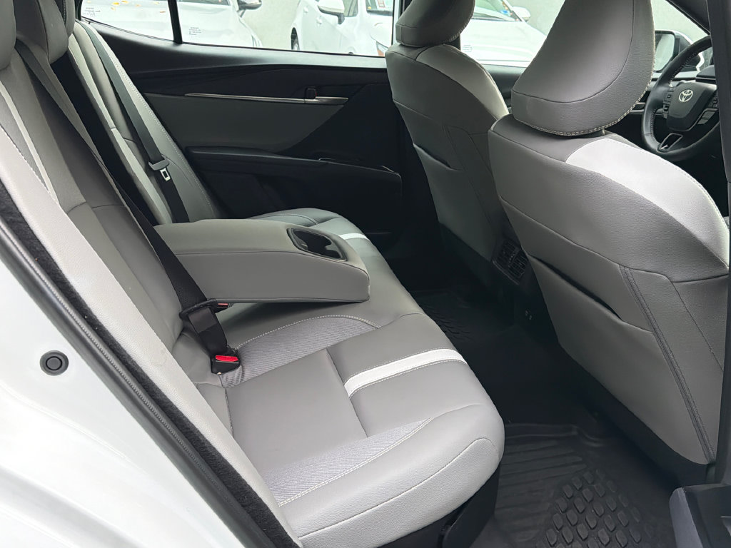 Used 2025 Toyota Camry SE FWD image 13
