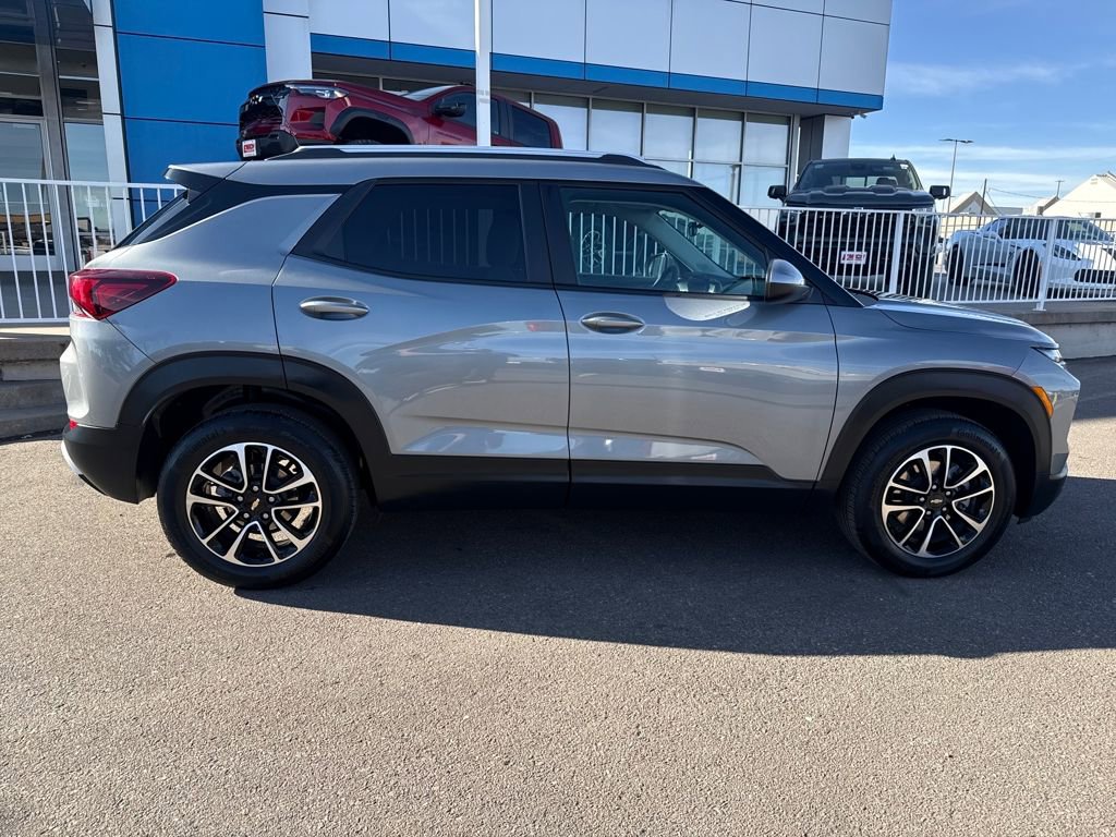 Used 2025 Chevrolet TrailBlazer LT w/ Driver Confidence Package image 6