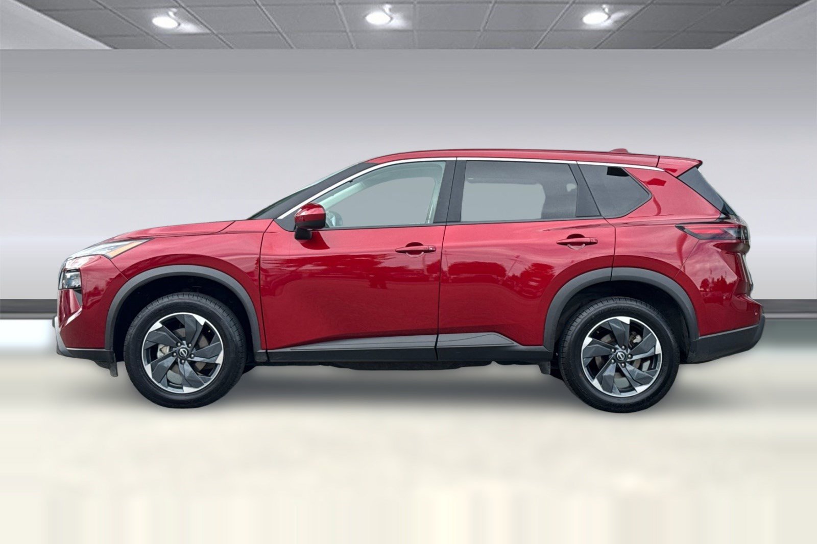 Used 2025 Nissan Rogue SV AWD/4WD image 2