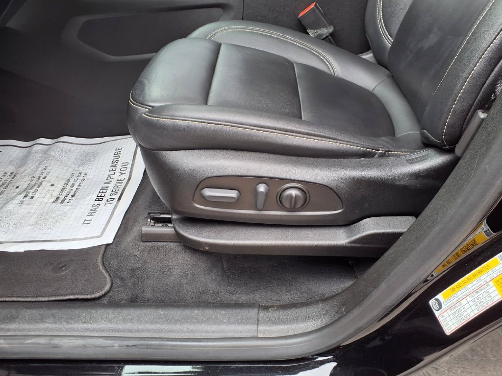 Used 2023 Chevrolet Traverse LT w/ LT Premium Package FWD image 14