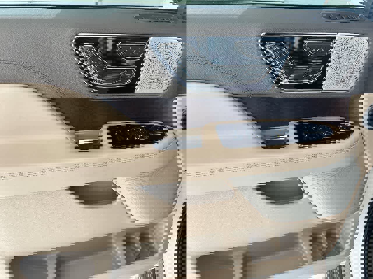 Used 2022 Lincoln Navigator L Reserve AWD/4WD image 13