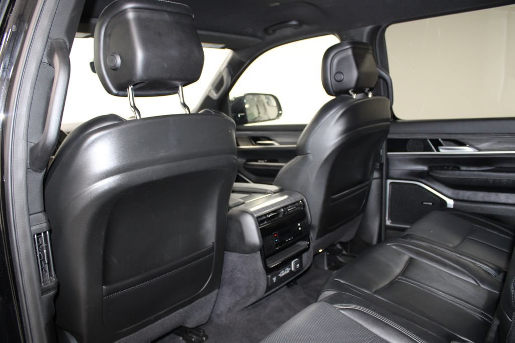 Used 2024 Jeep Wagoneer Series II w/ Flexible Seating Group AWD/4WD image 25