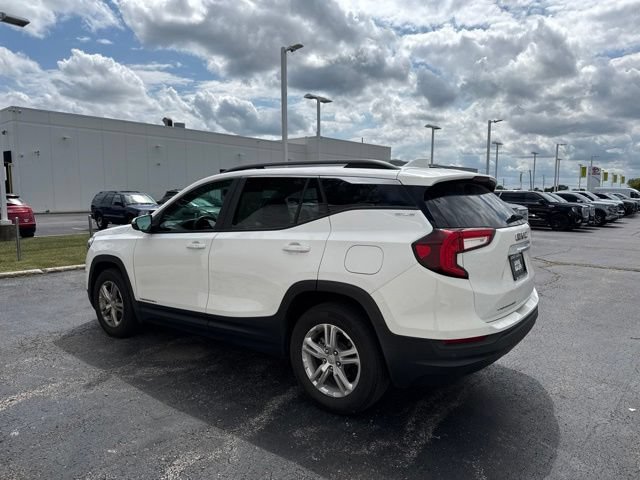Used 2022 GMC Terrain SLE w/ Driver Convenience Package FWD image 4