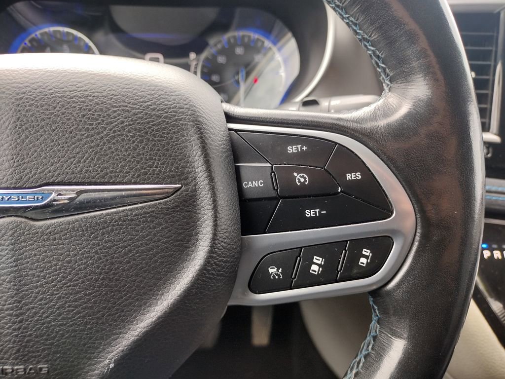 Used 2021 Chrysler Pacifica Touring-L FWD image 22