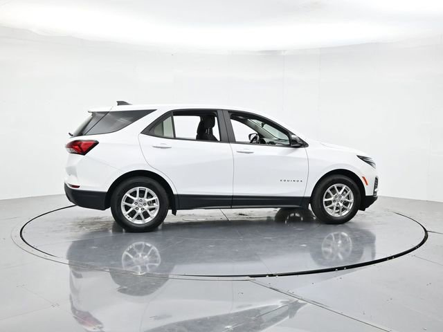Used 2024 Chevrolet Equinox LS w/ LS Convenience Package FWD image 2
