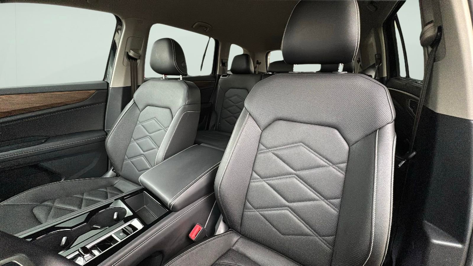 Used 2025 Volkswagen Atlas SE image 14