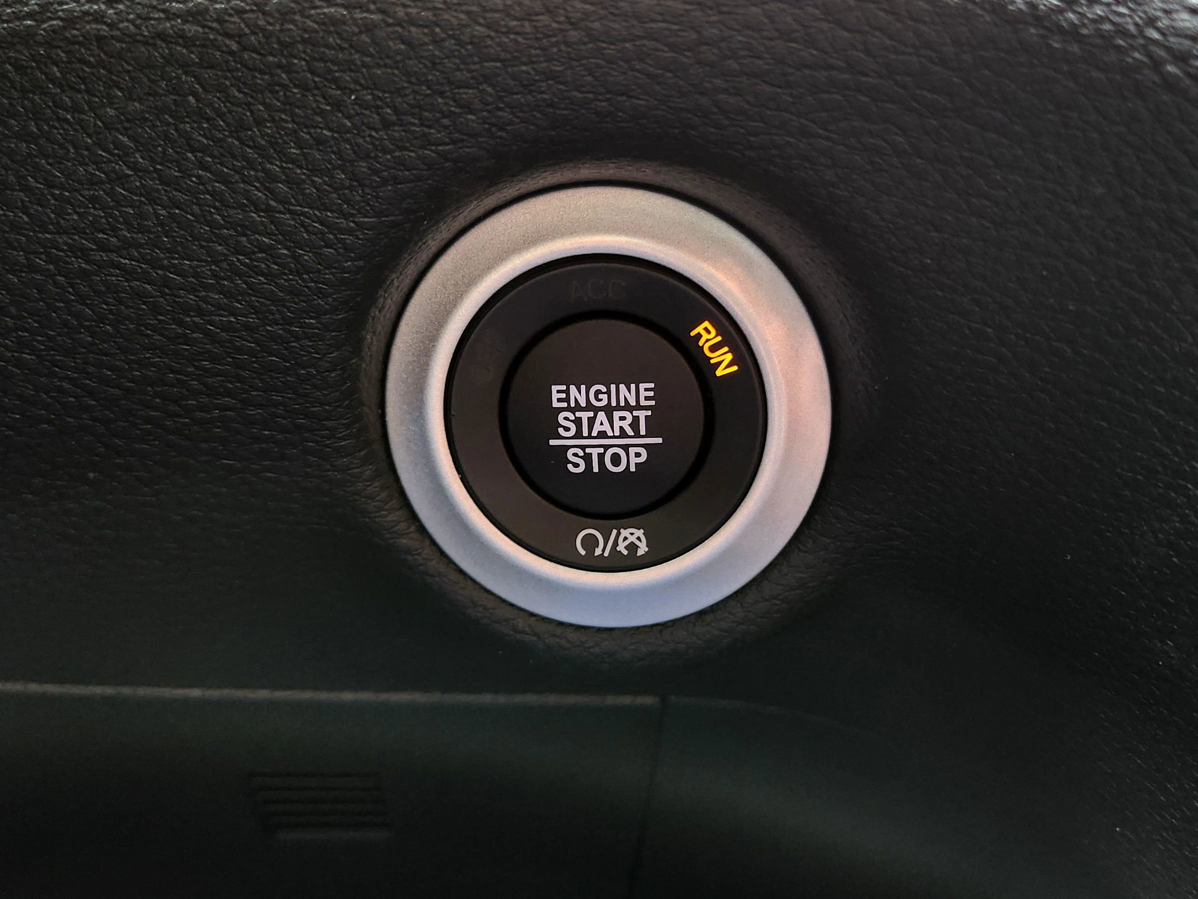 New 2025 Chrysler Pacifica Select w/ Uconnect Theater Family Group image 27