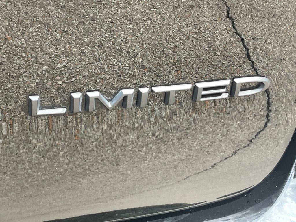 Used 2025 Chrysler Pacifica Limited FWD image 17