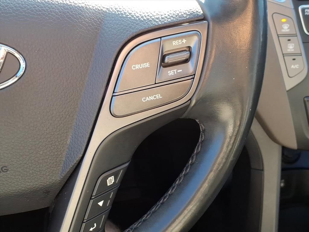 Used 2017 Hyundai Santa Fe SE image 23