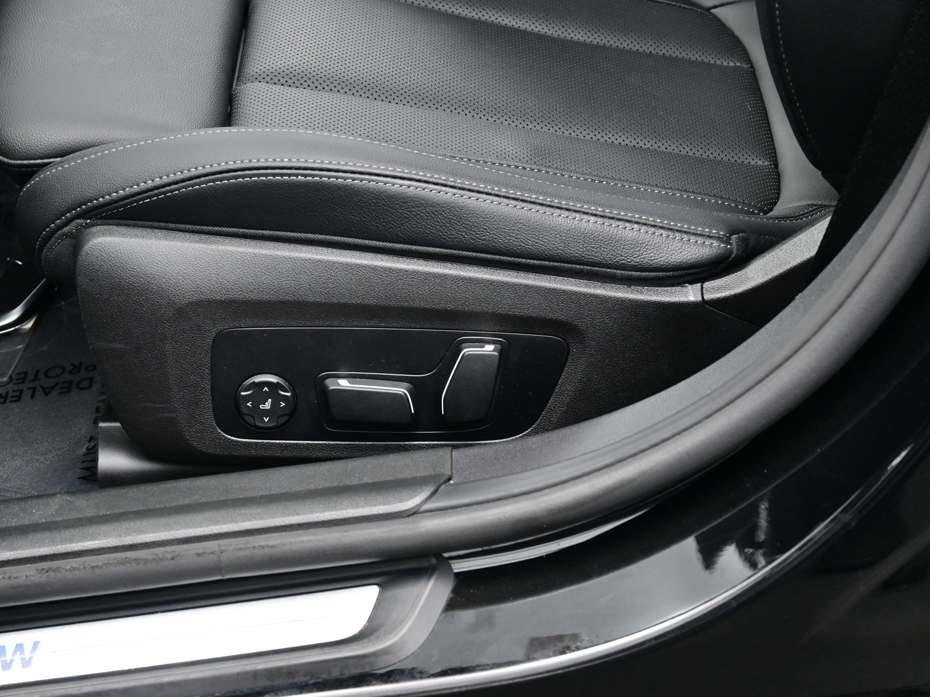 Used 2025 BMW 330i xDrive Sedan image 12