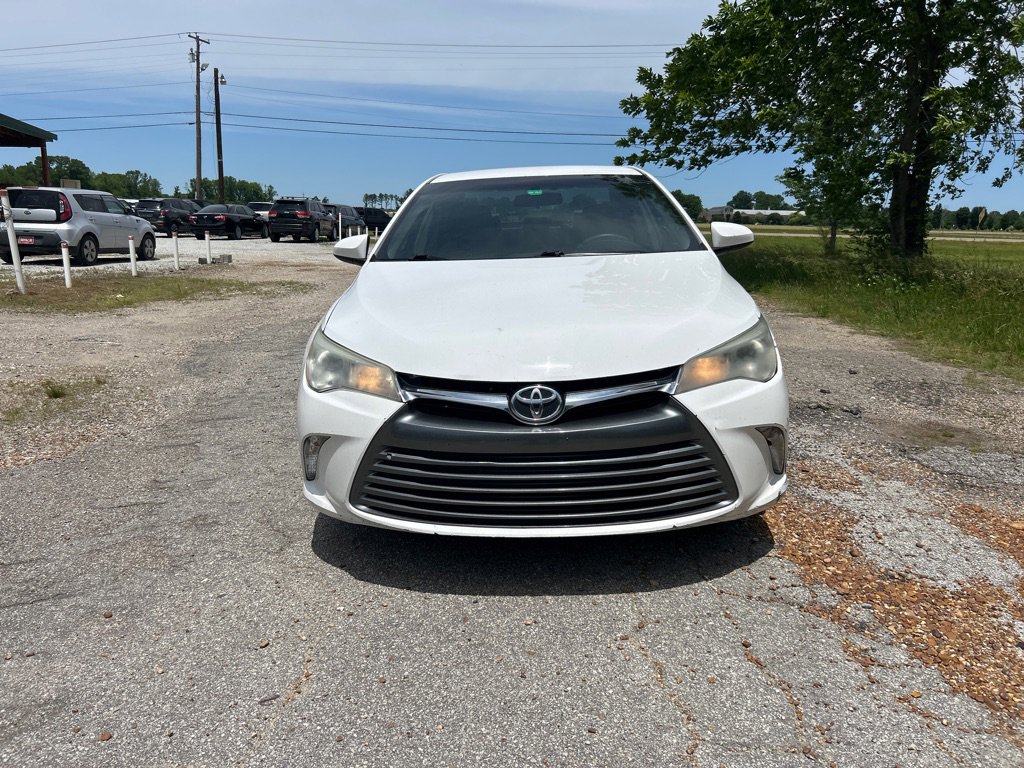 Used 2017 Toyota Camry LE FWD image 2
