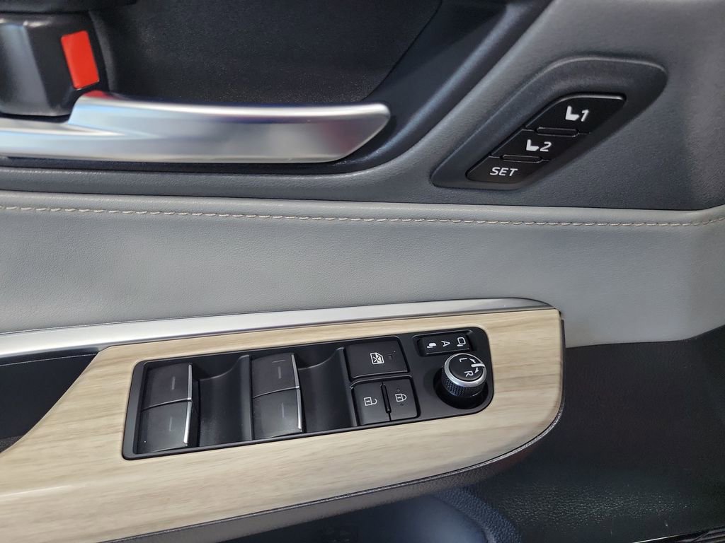 Used 2023 Toyota Venza XLE AWD/4WD image 30