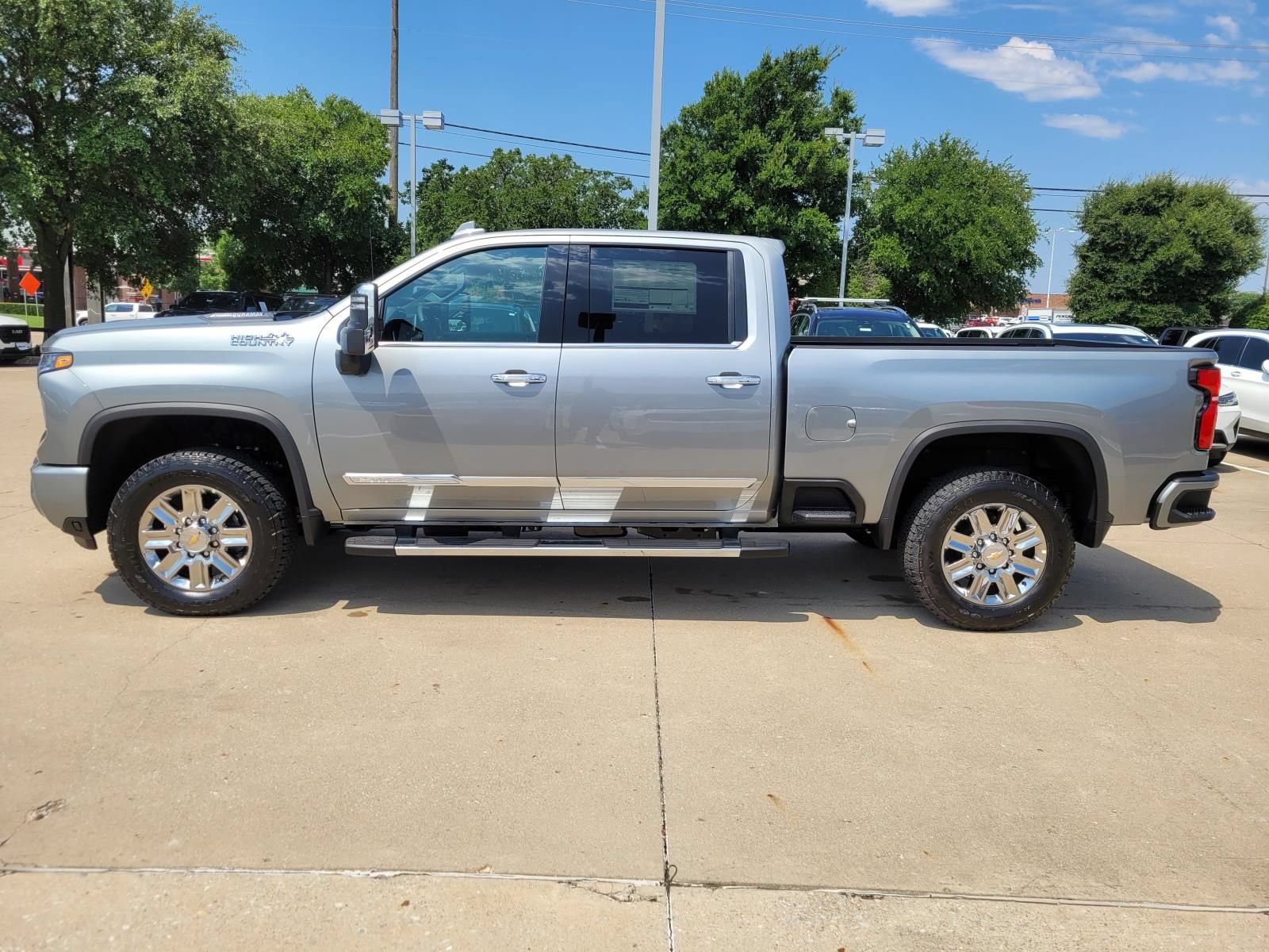 New 2026 Chevrolet Silverado 2500 High Country w/ High Country Premium Package AWD/4WD image 2
