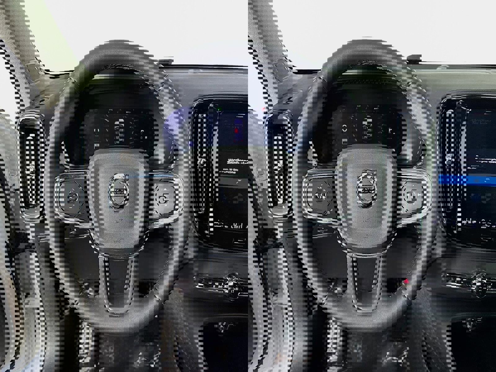 Used 2023 Volvo XC40 B4 Plus w/ Driver Assist Package image 13