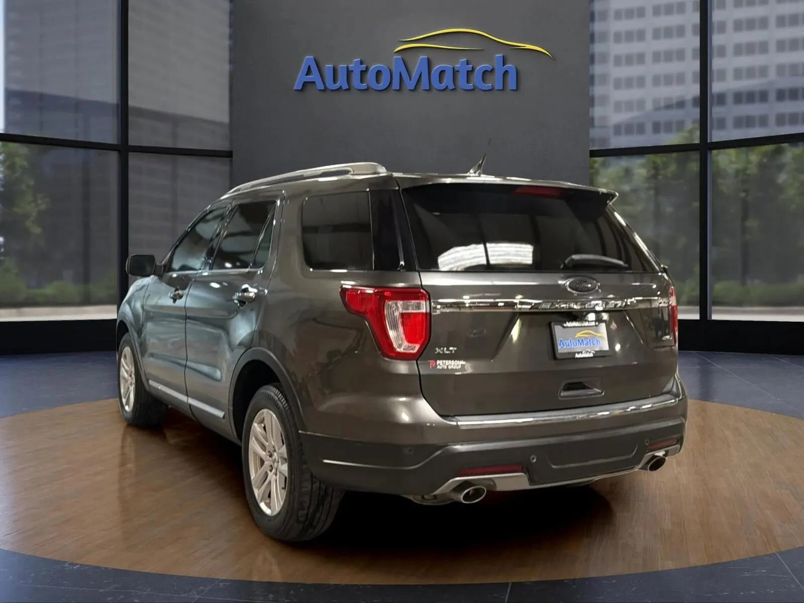 Used 2018 Ford Explorer XLT w/ Equipment Group 202A image 9
