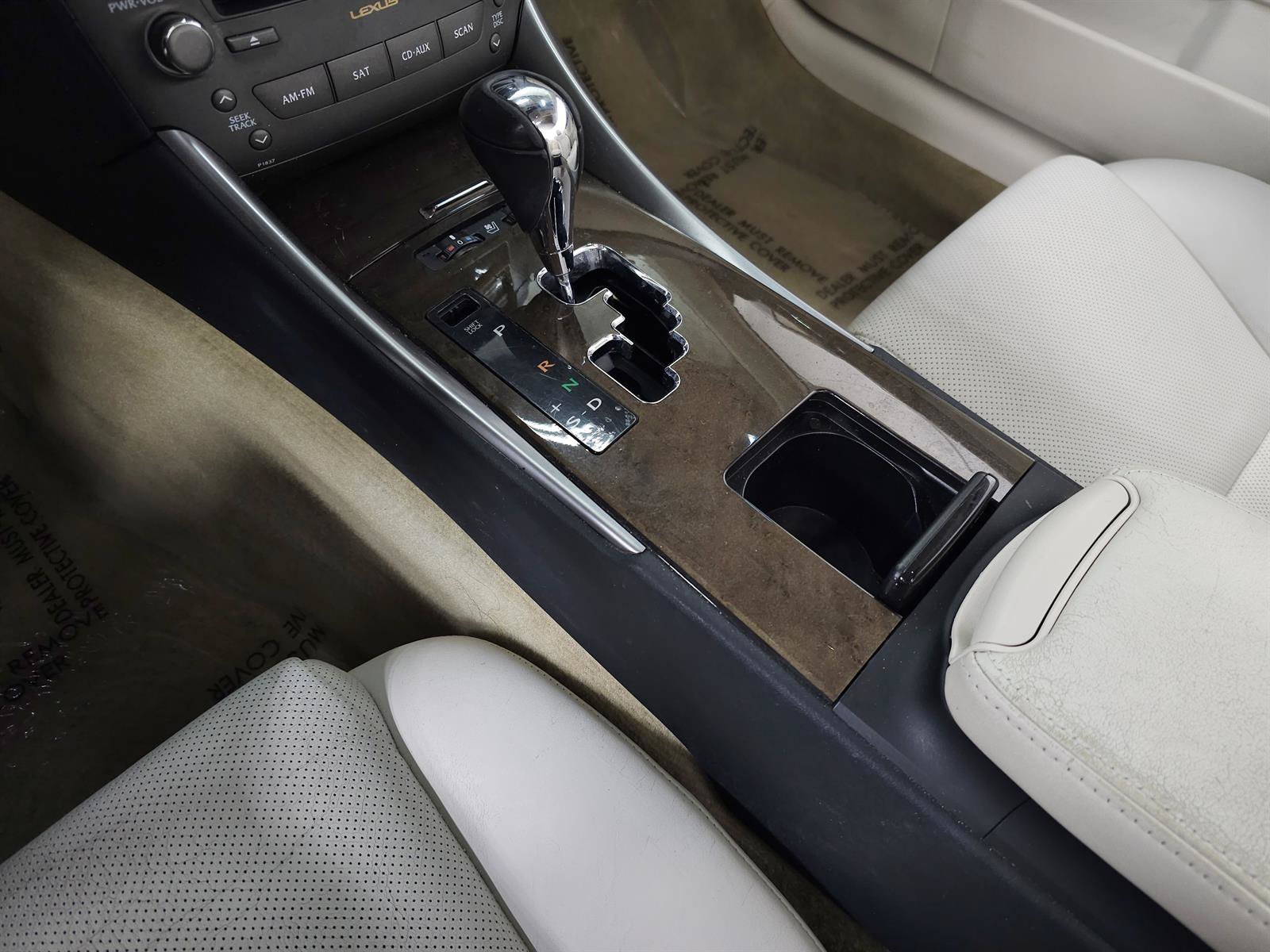 Used 2010 Lexus IS 250C w/ Luxury Pkg RWD image 20