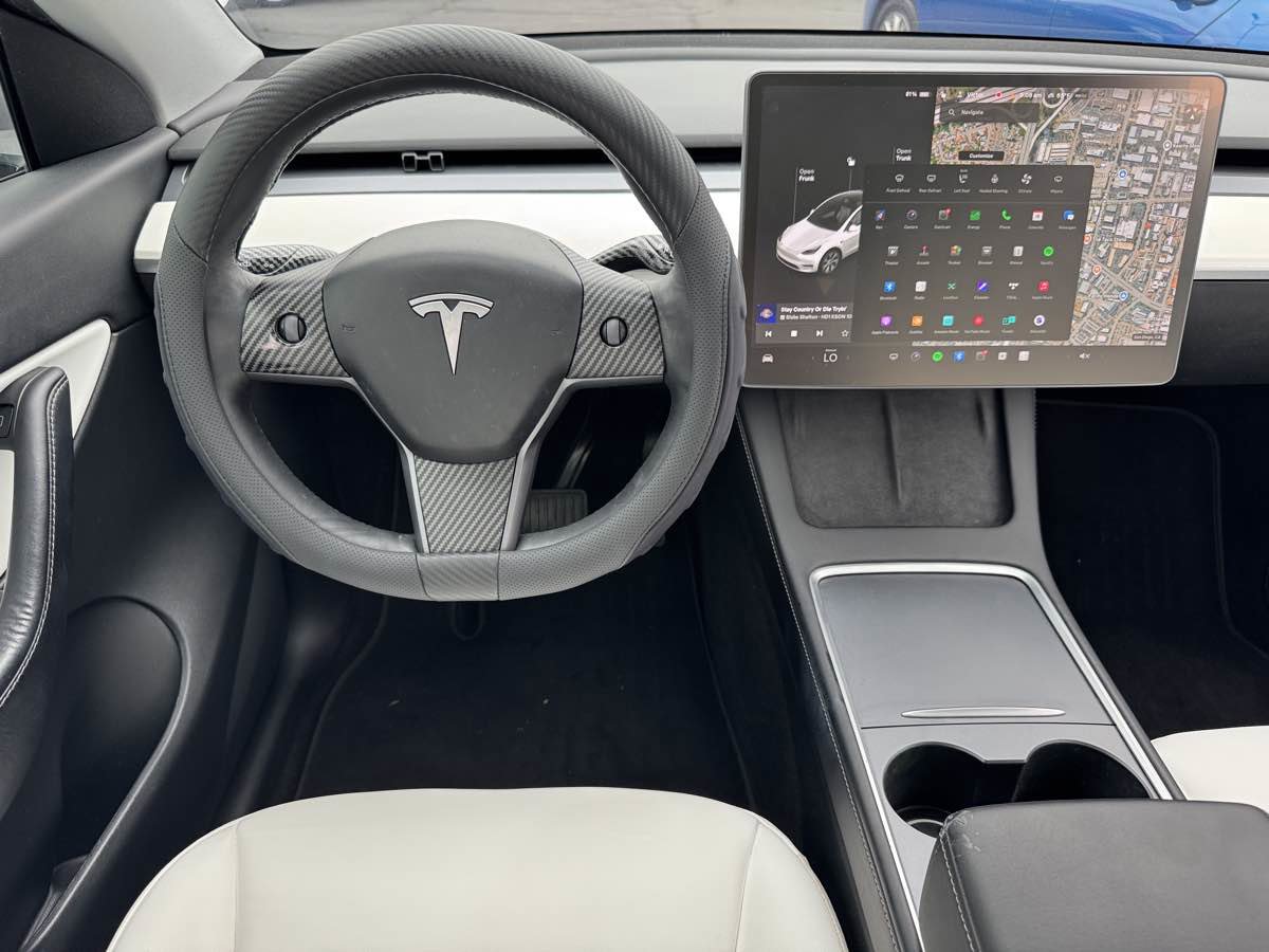 Used 2022 Tesla Model Y Long Range AWD/4WD image 25