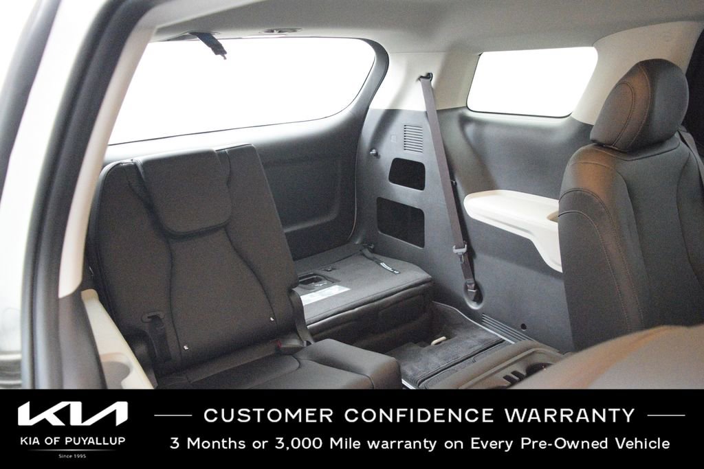 Used 2024 Kia Carnival LX FWD image 14