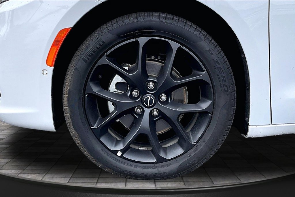 Certified 2026 Chrysler Pacifica Select w/ S Appearance Package FWD image 31