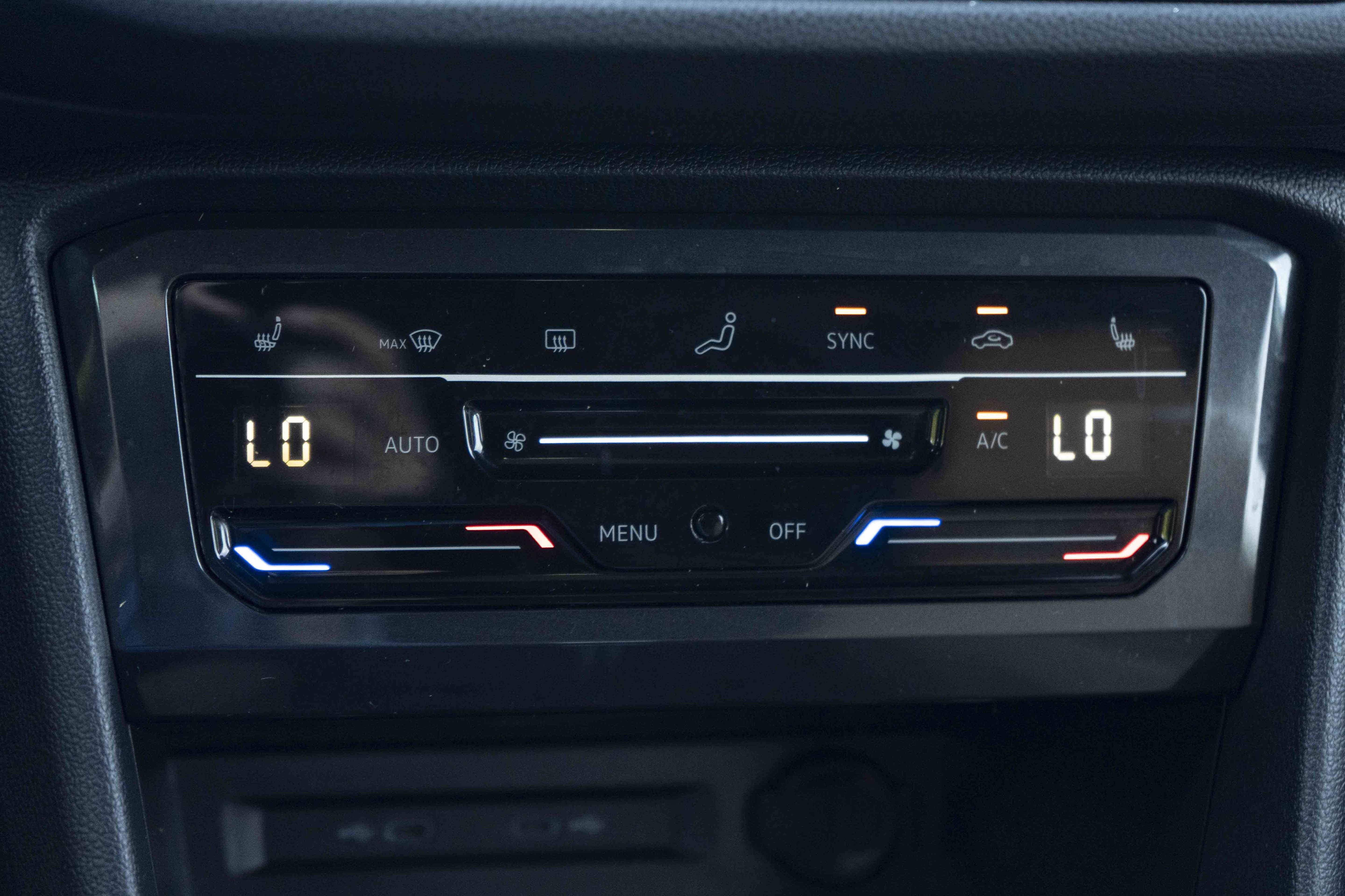 Certified 2022 Volkswagen Tiguan SE R-Line FWD image 30
