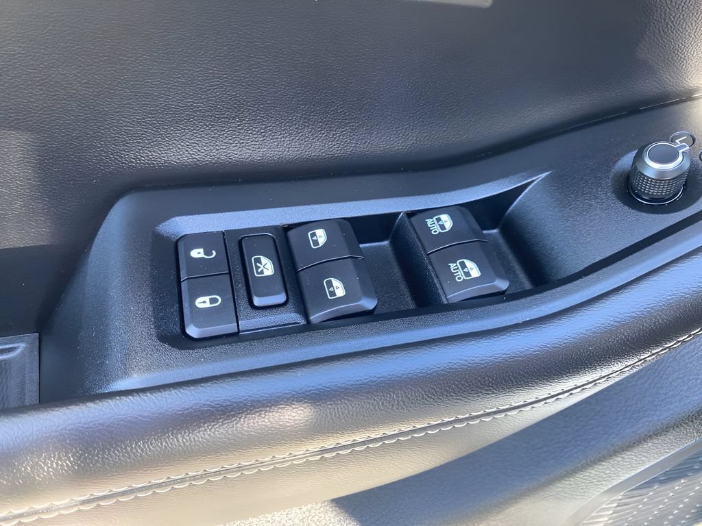 Used 2023 Jeep Grand Cherokee L Limited AWD/4WD image 18