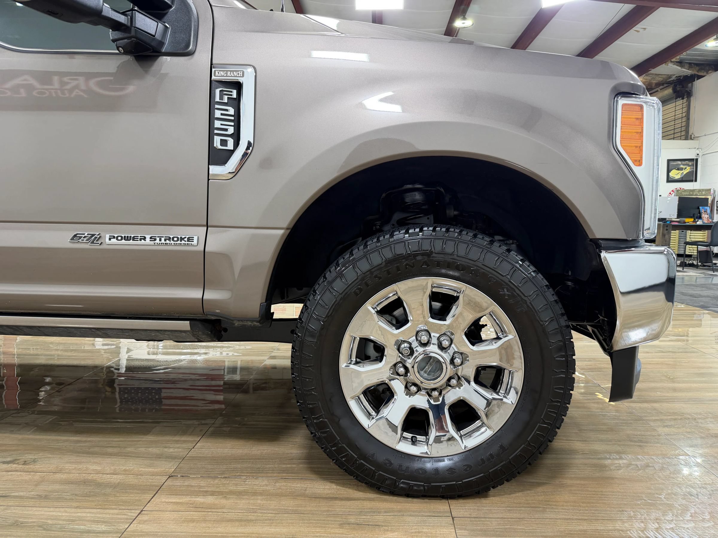 Used 2019 Ford F250 King Ranch w/ King Ranch Ultimate Package AWD/4WD image 3