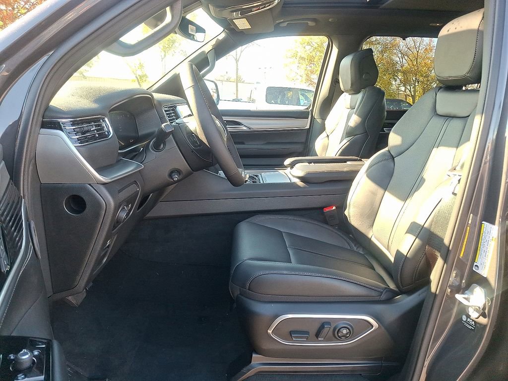 New 2025 Jeep Wagoneer L Series II w/ Convenience Group I image 11