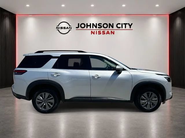 Used 2025 Nissan Pathfinder SV AWD/4WD image 3