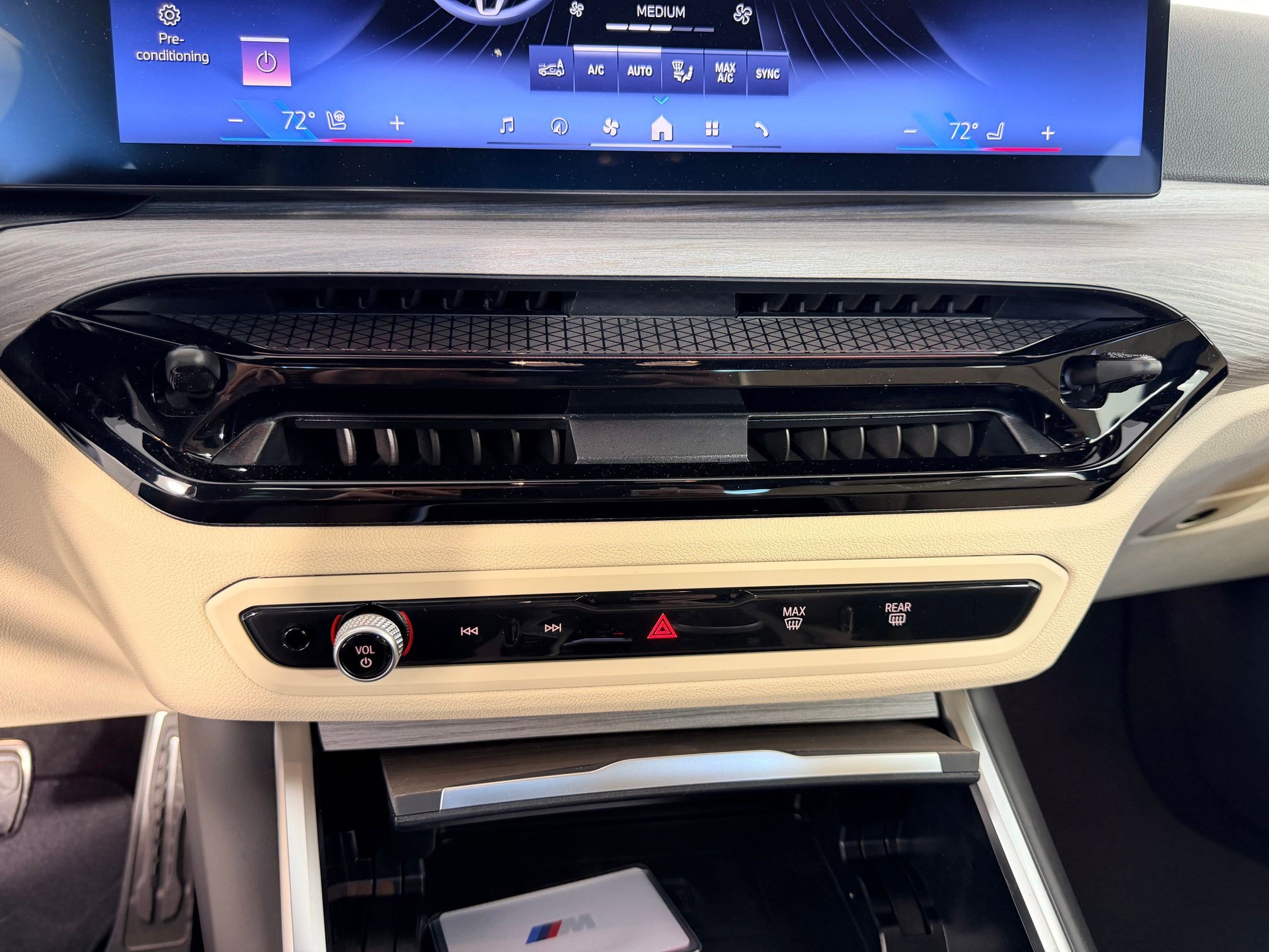 New 2026 BMW 330i Sedan w/ M Sport Package RWD image 25