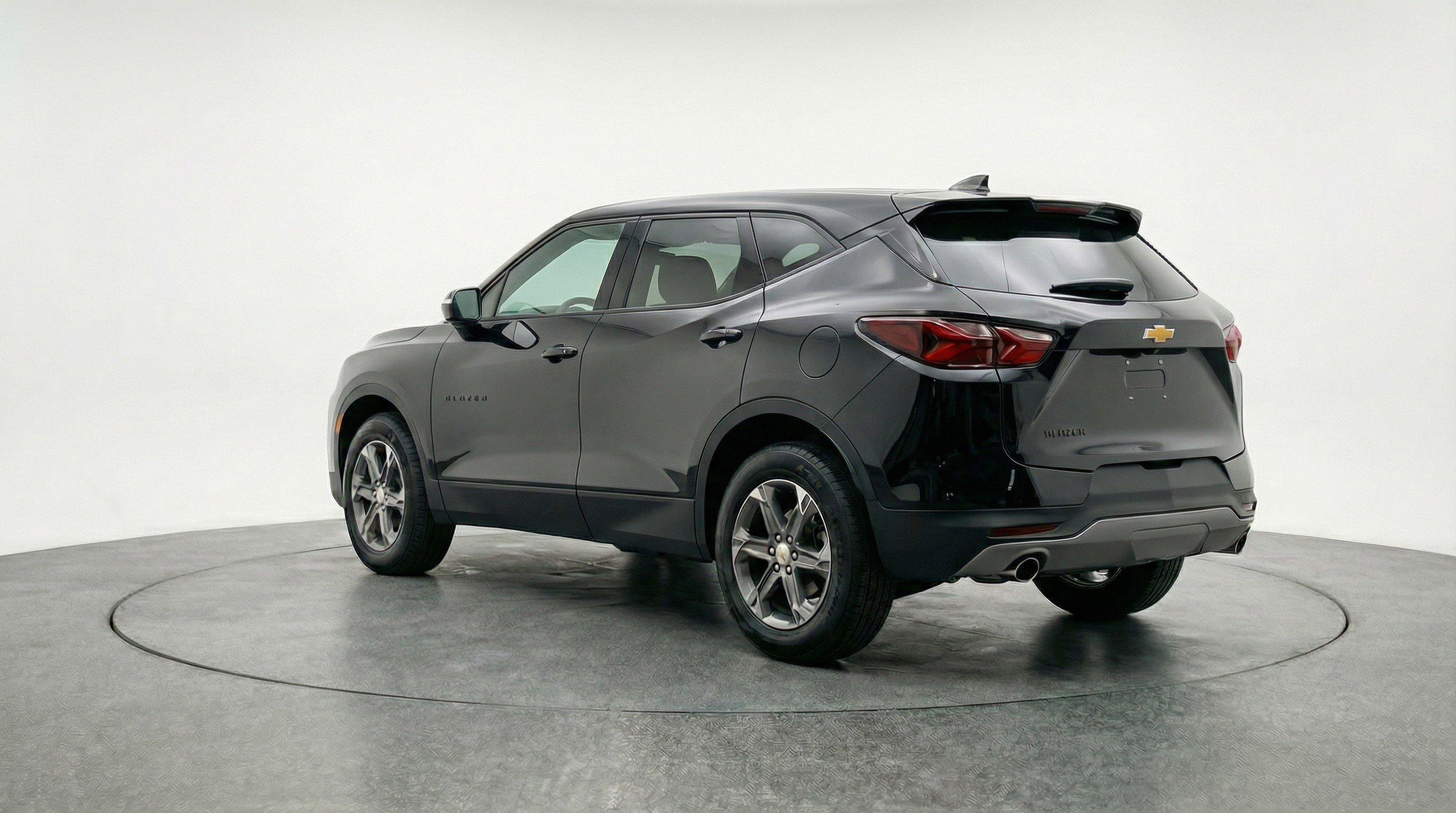 Used 2025 Chevrolet Blazer LT FWD image 6