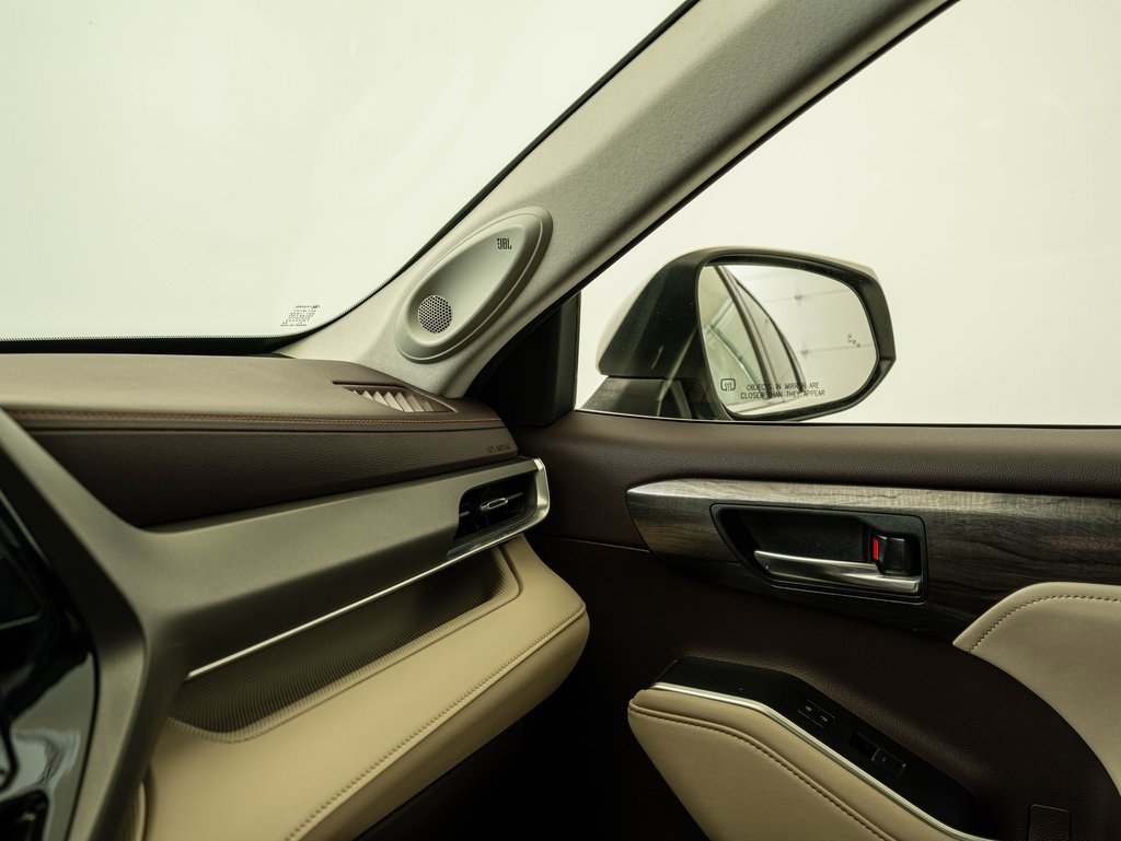 Used 2021 Toyota Highlander Limited image 35