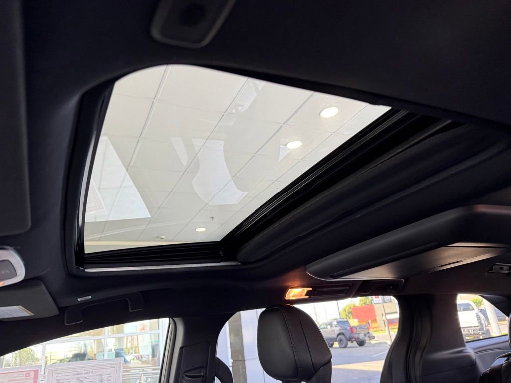 Certified 2025 Toyota Sienna XLE Woodland Edition image 23