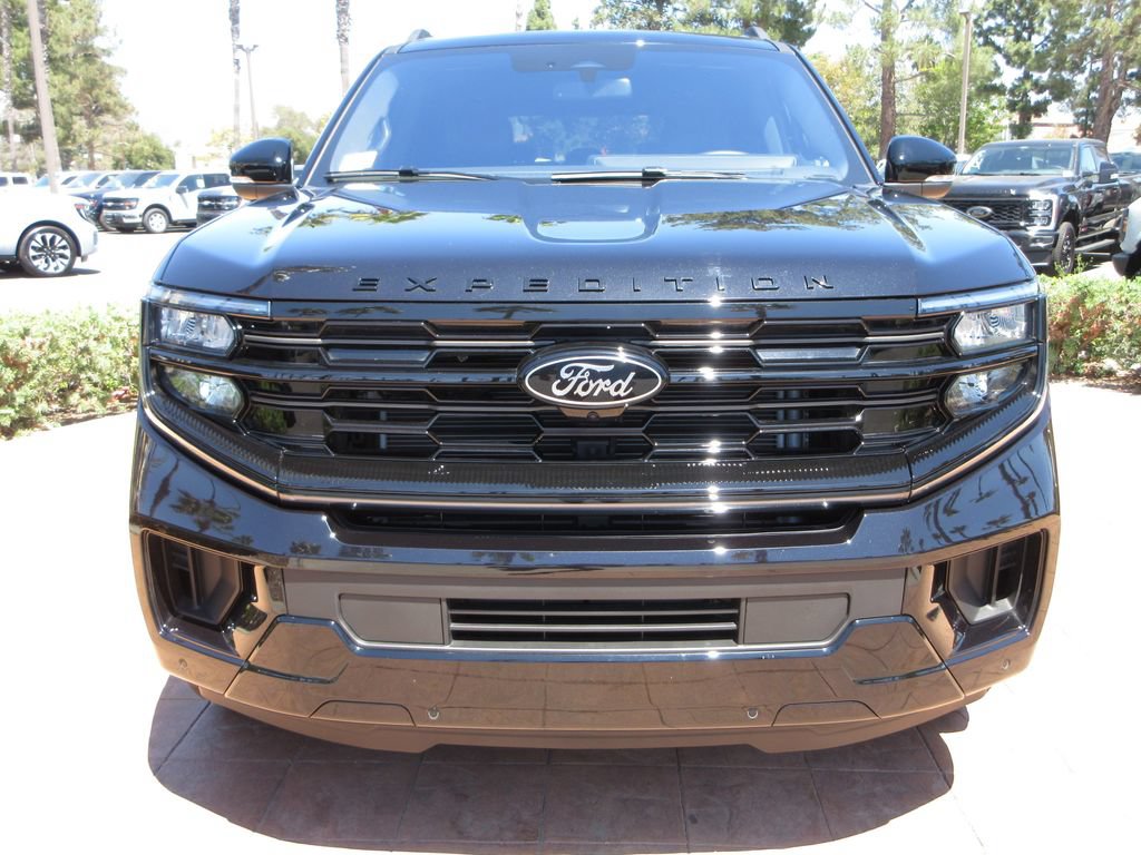 Used 2025 Ford Expedition Max Platinum w/ Stealth Performance Package AWD/4WD image 8