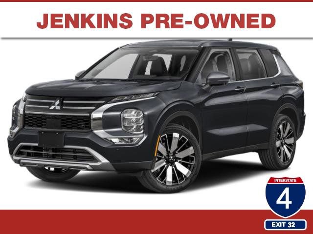 Used 2025 Mitsubishi Outlander SE image 1