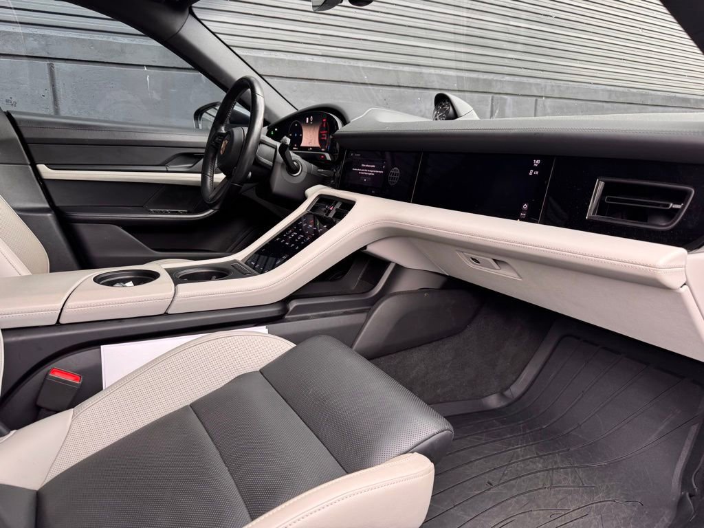 Certified 2022 Porsche Taycan 4 Cross Turismo AWD/4WD image 19