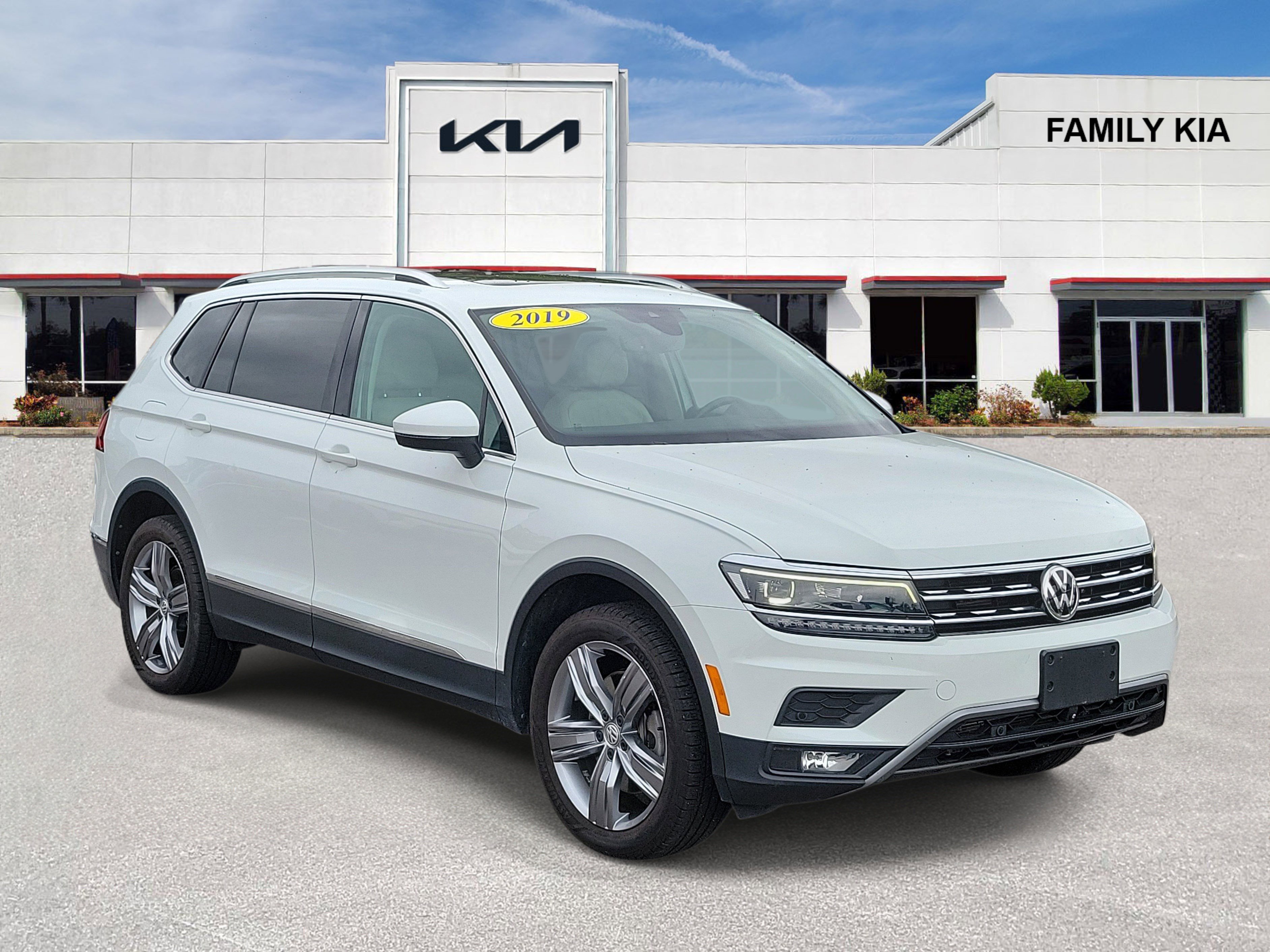 Used 2019 Volkswagen Tiguan SEL Premium image 1