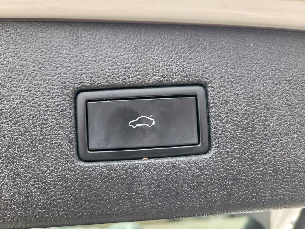 Used 2022 Volkswagen Tiguan SE R-Line image 22