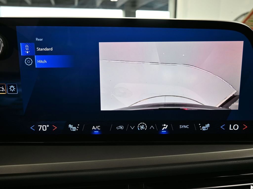 Used 2025 Chevrolet Traverse LT image 21