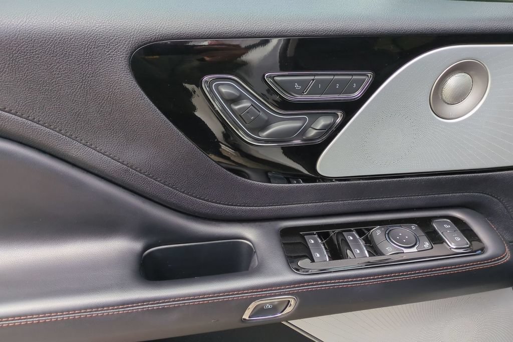 Used 2022 Lincoln Aviator Reserve w/ Equipment Group 201A AWD/4WD image 34