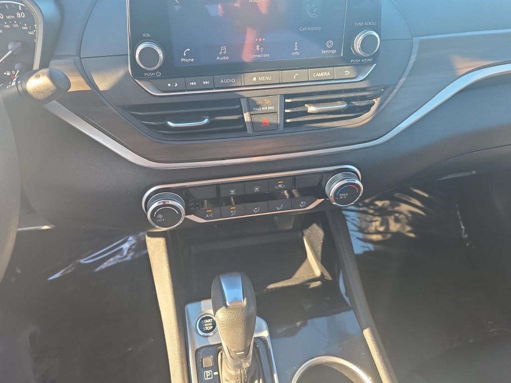 Used 2024 Nissan Altima 2.5 SV FWD image 16