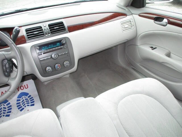 Used 2009 Buick Lucerne CX image 30