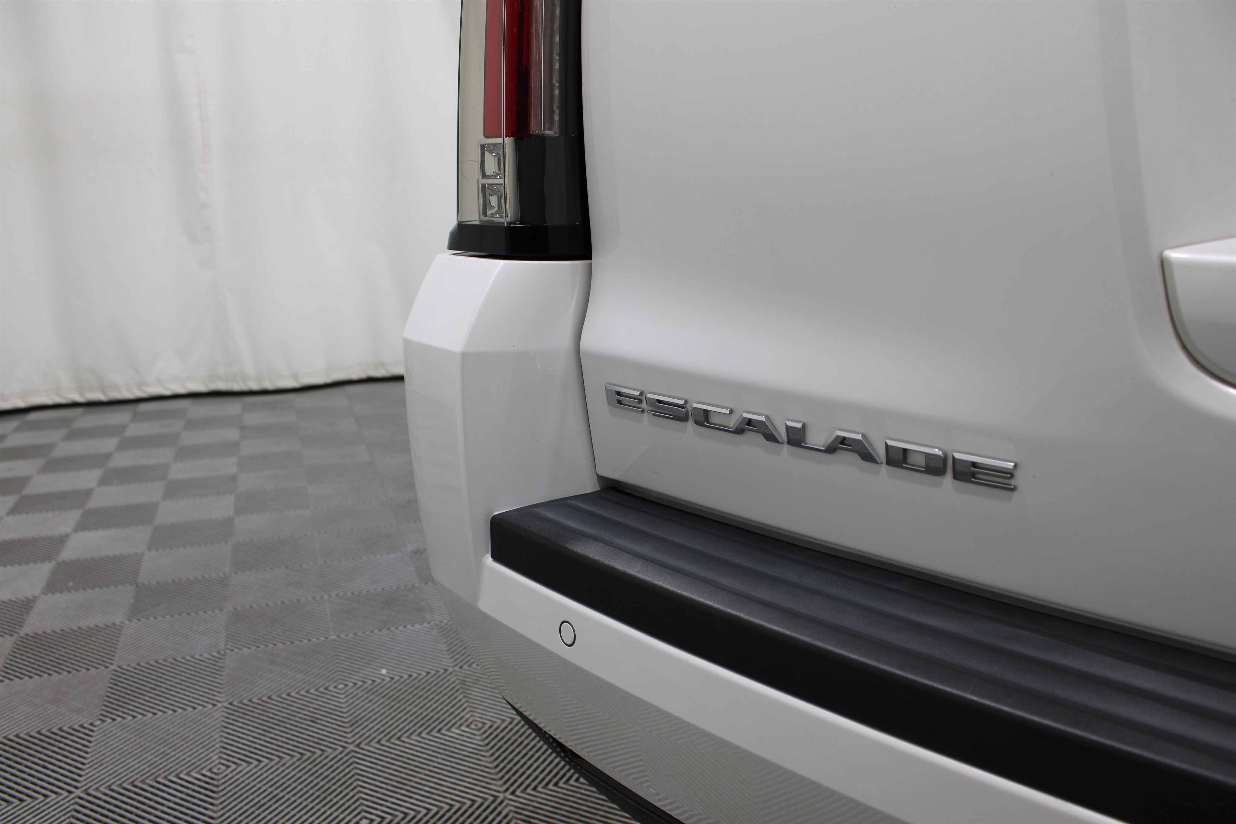 Used 2016 Cadillac Escalade Luxury AWD/4WD image 29