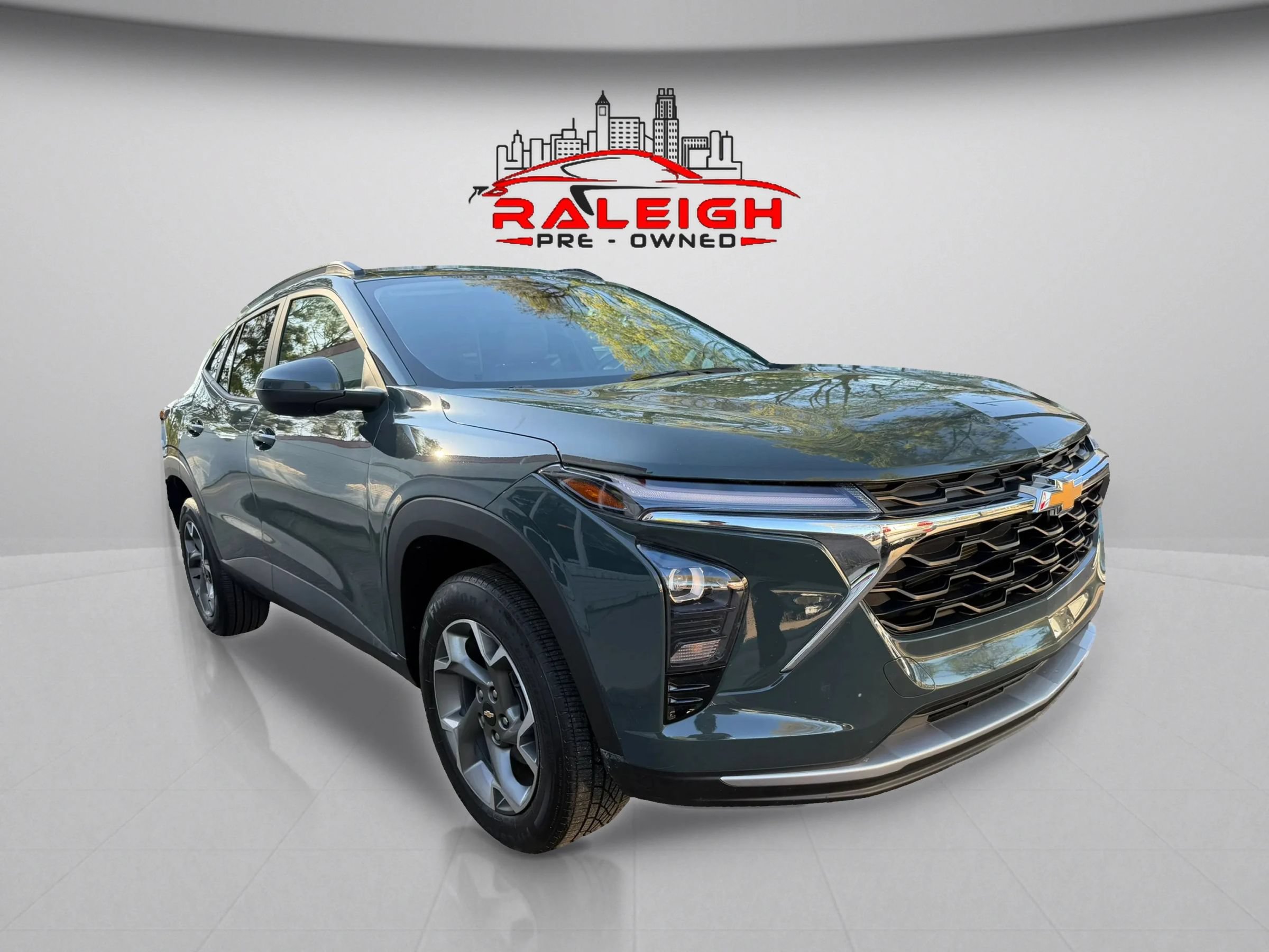 Used 2025 Chevrolet Trax LT w/ Driver Confidence Package FWD image 4
