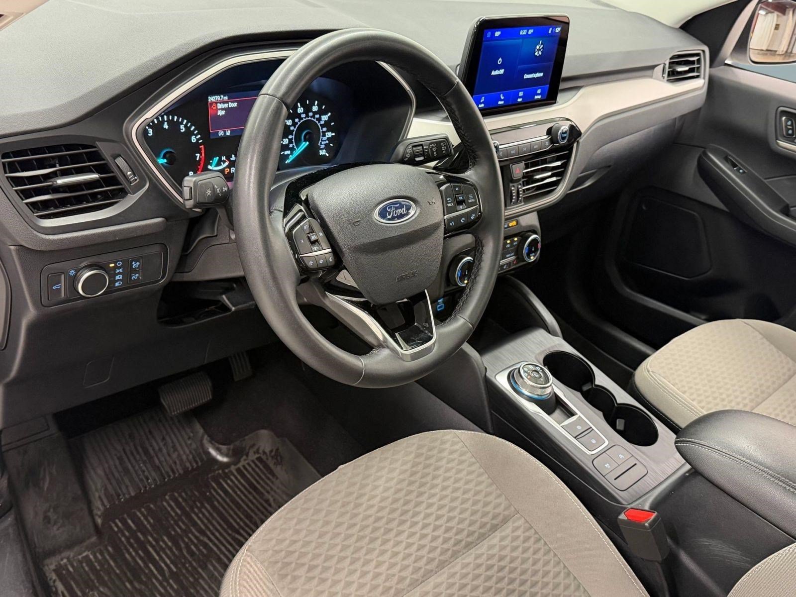 Used 2022 Ford Escape SE w/ Convenience Package AWD/4WD image 3