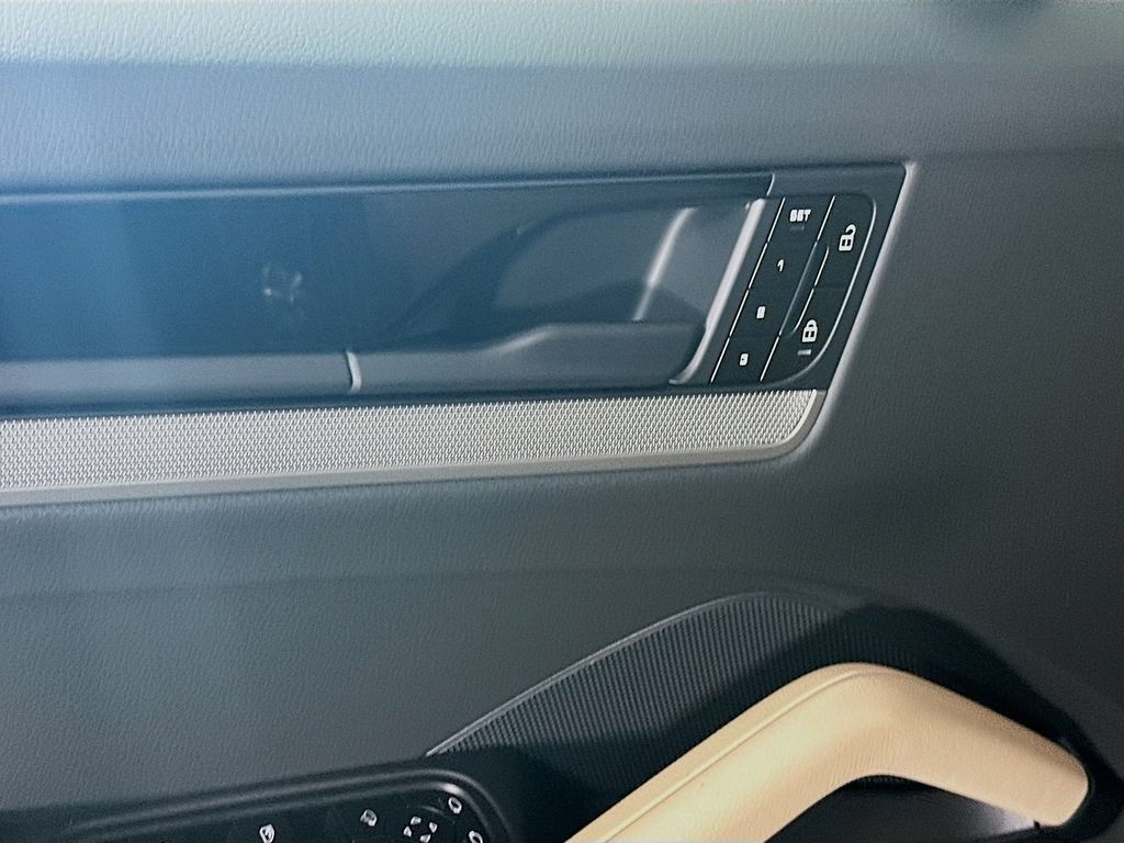 Certified 2026 Porsche Cayenne AWD/4WD image 19