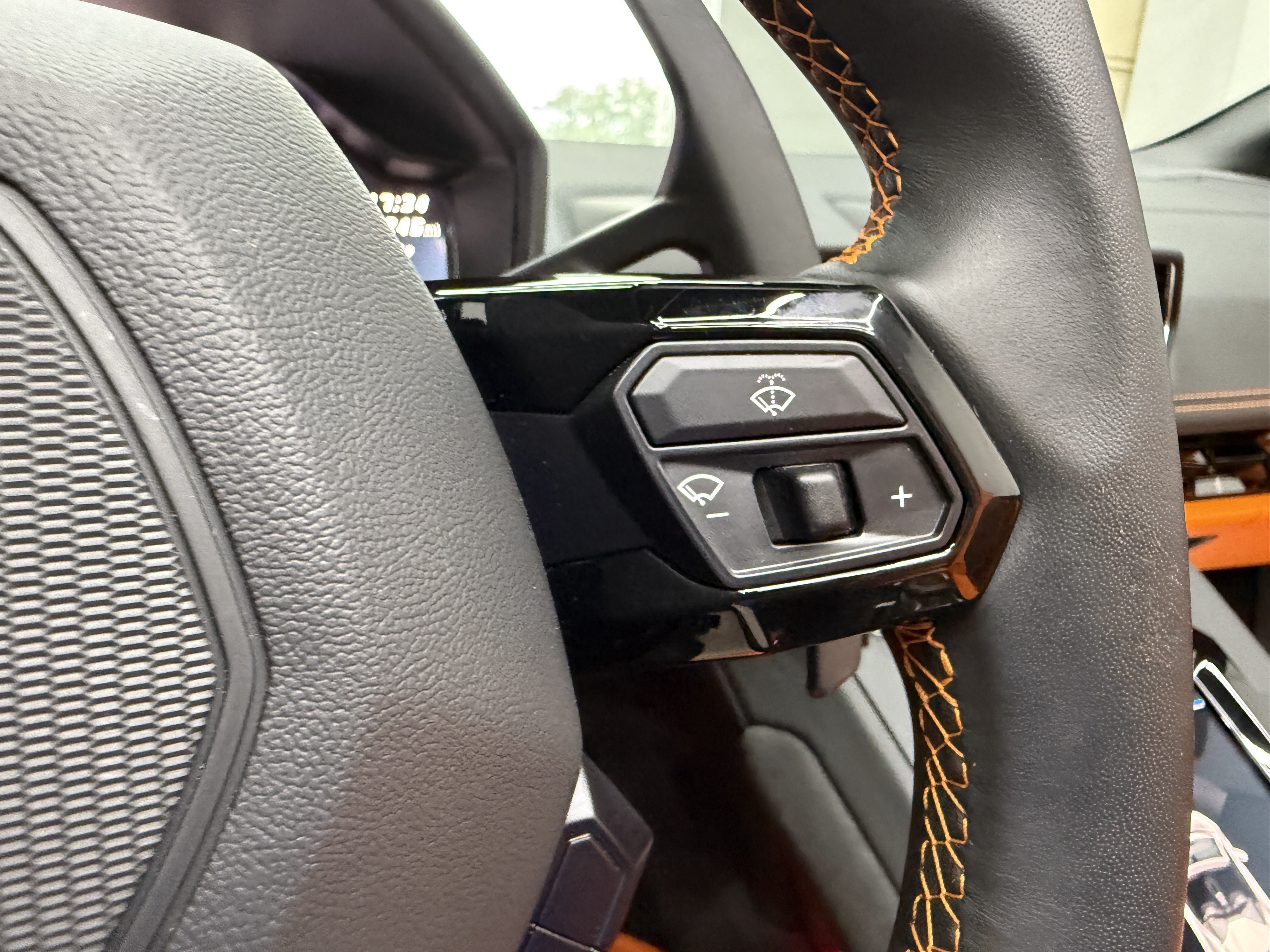 Used 2023 Lamborghini Huracan EVO RWD image 16
